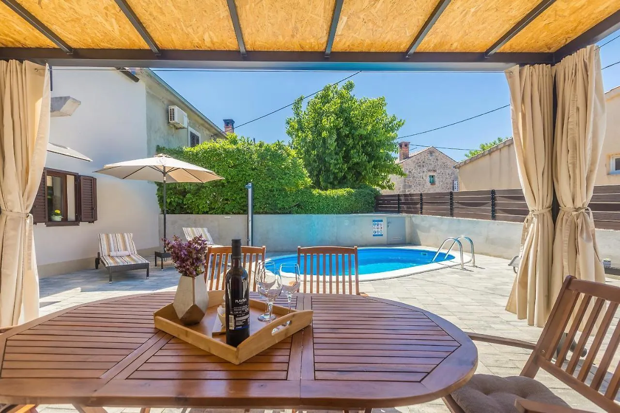 Holiday House Pavovci 0*, Milohnici Croatia